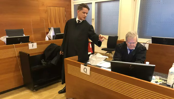 KREVER FRIFINNELSE: Forsvarer, advokat Olle Nohlin (t.v.), kom med sterk kritikk mot politiadvokat Nils Vegard (t.h.).