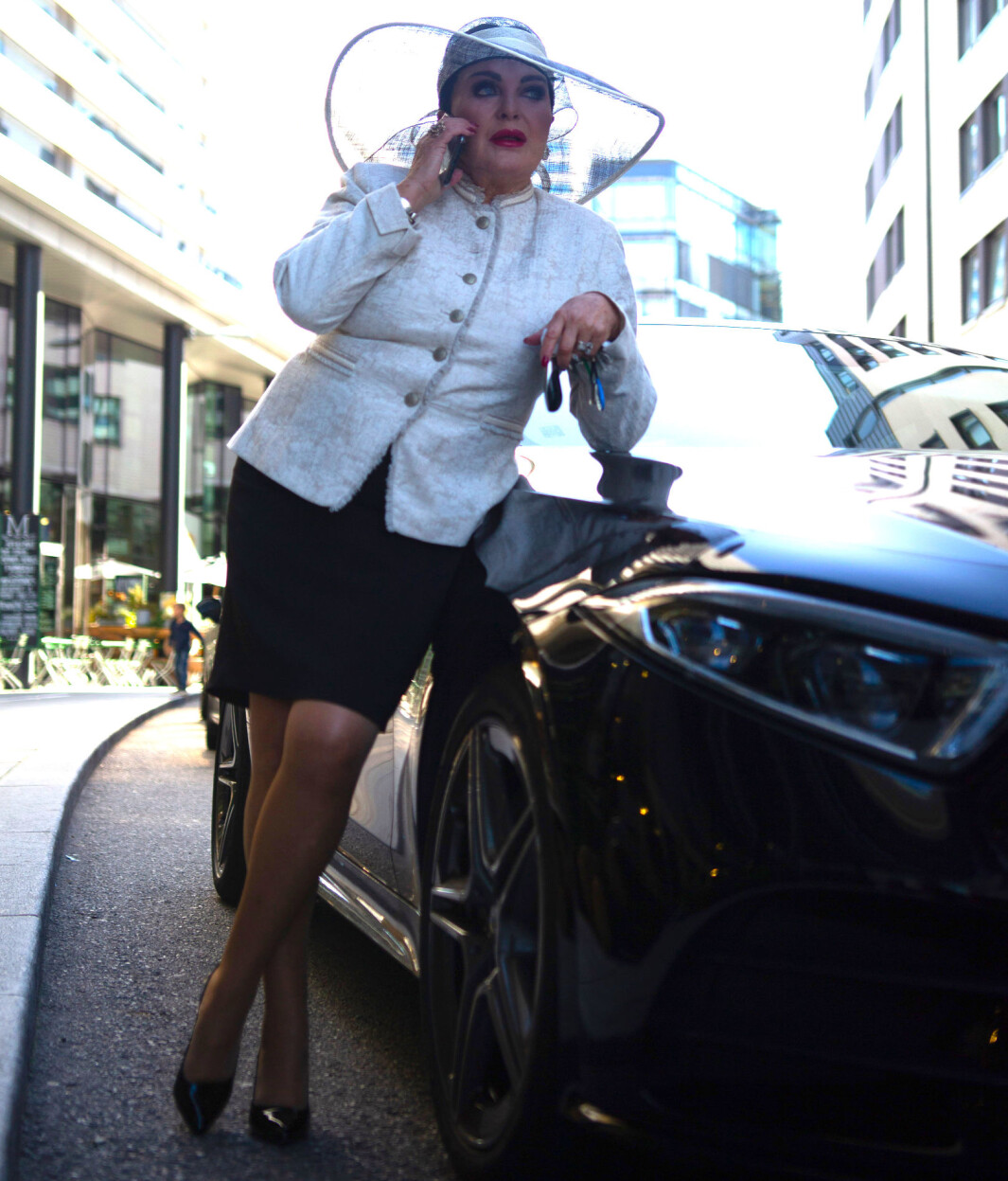 <span class="font-weight-bold" data-lab-font_weight_desktop="font-weight-bold">BENDRISS-BENZ: </span>Lilli Bendriss fra TV-serien «åndenes makt» har kjørt ulike Mercedeser i en årrekke fordi hun liker å omgi seg med vakre ting. <span class="font-weight-bold" data-lab-font_weight_desktop="font-weight-bold">BENDRISS-BENZ: </span>Lilli Bendriss fra TV-serien «åndenes makt» har kjørt ulike Mercedeser i en årrekke fordi hun liker å omgi seg med vakre ting.