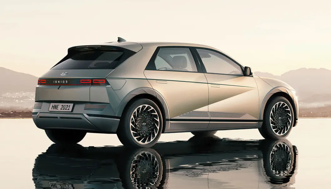 <span class=" font-weight-bold" data-lab-font_weight_desktop="font-weight-bold">TRO MOT KONSEPTET:</span> Ioniq 5 har beholdt designtrekkene fra konseptbilen, som ble vist i fjor, Hyundai 45. <span class=" font-weight-bold" data-lab-font_weight_desktop="font-weight-bold">TRO MOT KONSEPTET:</span> Ioniq 5 har beholdt designtrekkene fra konseptbilen, som ble vist i fjor, Hyundai 45.