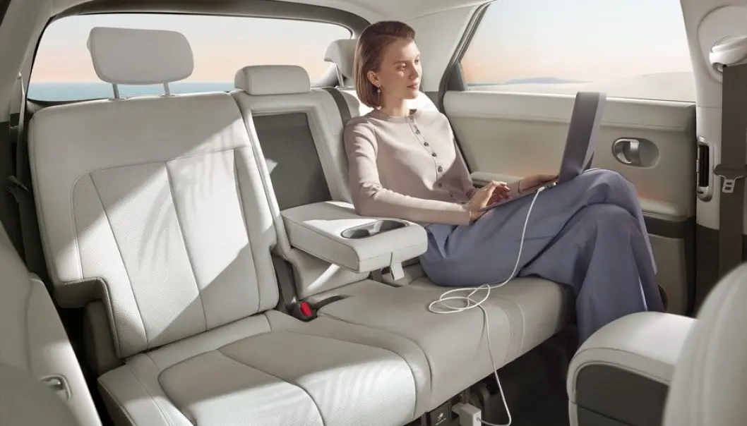 <span class=" font-weight-bold" data-lab-font_weight_desktop="font-weight-bold">LIMOUSIN?</span> I det minste på bildet ser det svært romslig ut bak i bilen. <span class=" font-weight-bold" data-lab-font_weight_desktop="font-weight-bold">LIMOUSIN?</span> I det minste på bildet ser det svært romslig ut bak i bilen.