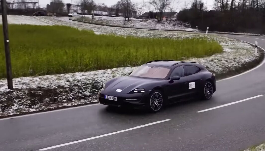 IKKE LANGT UNNA: Porsche Taycan Cross Turismo kommer snart i produksjon og ventes til sommeren. IKKE LANGT UNNA: Porsche Taycan Cross Turismo kommer snart i produksjon og ventes til sommeren.