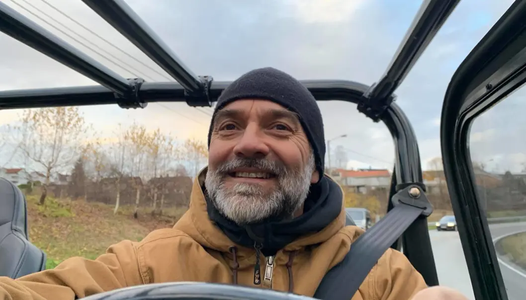 <span class="font-weight-bold" data-lab-font_weight_desktop="font-weight-bold">GODT HOLD: </span>Petter Bernhardsen, dataingeniør i Telenor, synes morgentur er best uten tak – og fritt for enkelte andre stengsler. Jeep skinner i sin mest nakne form. <span class="font-weight-bold" data-lab-font_weight_desktop="font-weight-bold">GODT HOLD: </span>Petter Bernhardsen, dataingeniør i Telenor, synes morgentur er best uten tak – og fritt for enkelte andre stengsler. Jeep skinner i sin mest nakne form.