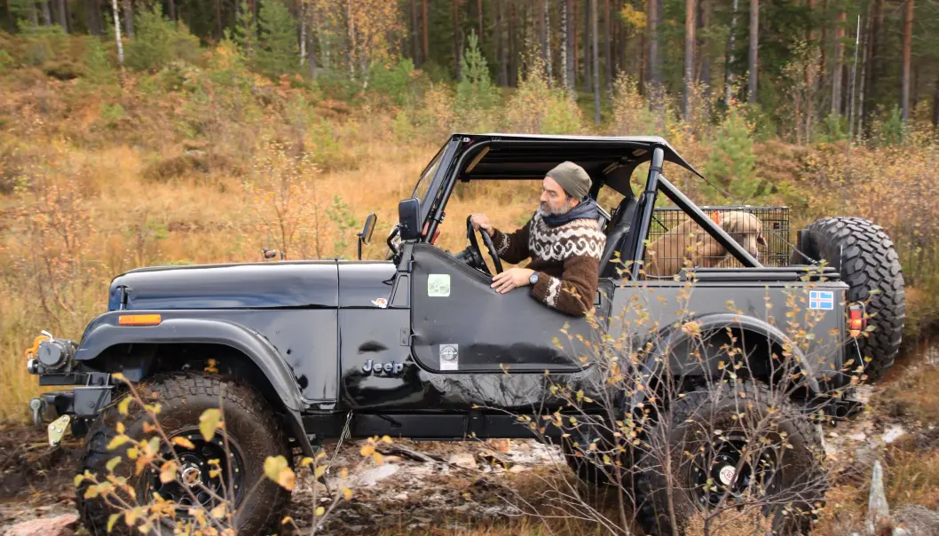 <span class="font-weight-bold" data-lab-font_weight_desktop="font-weight-bold">I FINSTASEN: </span>Telenor-ingeniøren Petter Bernhardsen har gjort Jeep til en viktig del av livet. Denne CJ7 er «finbilen» – som riktignok får bryne seg i kratt og bratt terreng – mens en nyere Wrangler er bruksbilen. <span class="font-weight-bold" data-lab-font_weight_desktop="font-weight-bold">I FINSTASEN: </span>Telenor-ingeniøren Petter Bernhardsen har gjort Jeep til en viktig del av livet. Denne CJ7 er «finbilen» – som riktignok får bryne seg i kratt og bratt terreng – mens en nyere Wrangler er bruksbilen.
