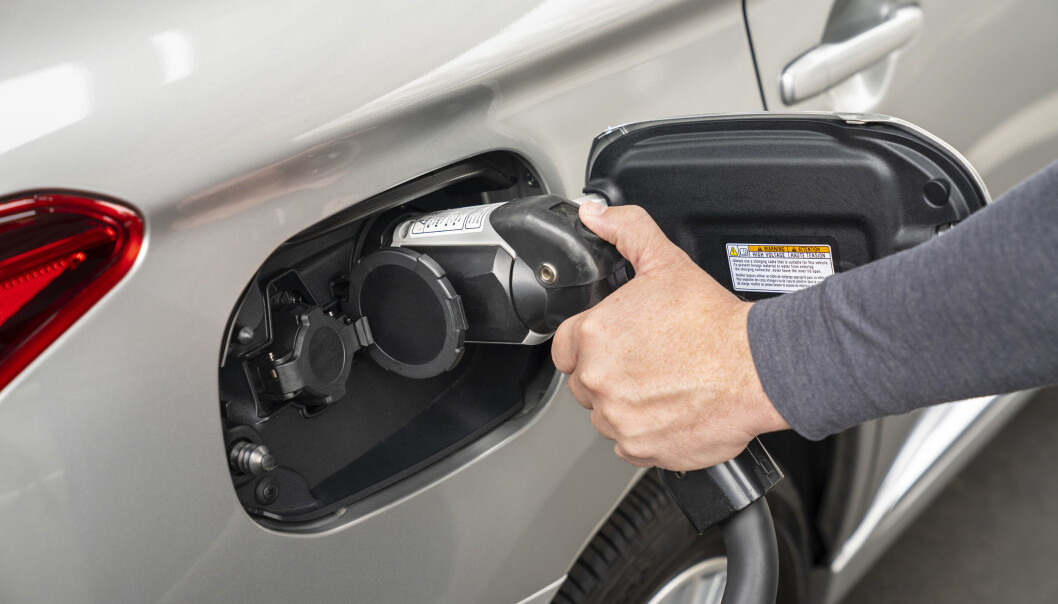 IKKE GRØNN NOK: I Green NCAPs nyeste testrunde ble Mitsubishi Outlander PHEV bedømt mindre miljøvennlig enn de beste diesel- og bensinbilene. IKKE GRØNN NOK: I Green NCAPs nyeste testrunde ble Mitsubishi Outlander PHEV bedømt mindre miljøvennlig enn de beste diesel- og bensinbilene.