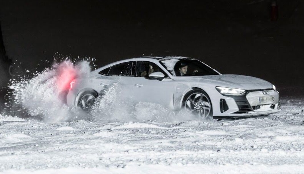 MORO: Firehjulsdrift og norsk vinter gjør det ekstra gøy å ratte en Audi e-tron GT. Framkommeligheten på vinterføre er meget god med luftfjæring som kan heve bilen. MORO: Firehjulsdrift og norsk vinter gjør det ekstra gøy å ratte en Audi e-tron GT. Framkommeligheten på vinterføre er meget god med luftfjæring som kan heve bilen.