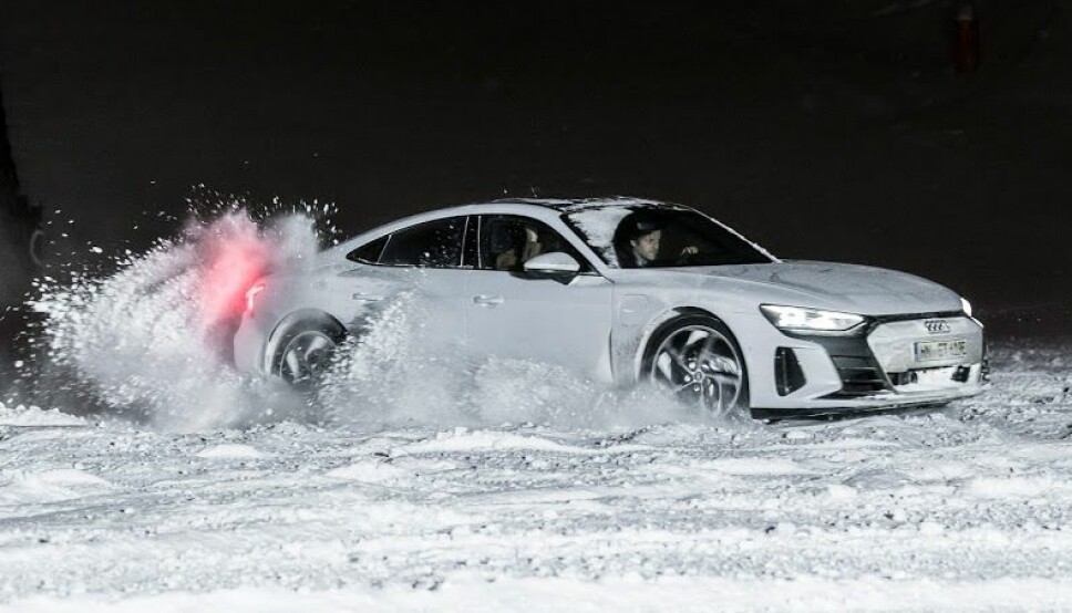 MORO: Firehjulsdrift og norsk vinter gjør det ekstra gøy å ratte en Audi e-tron GT. Framkommeligheten på vinterføre er meget god med luftfjæring som kan heve bilen.