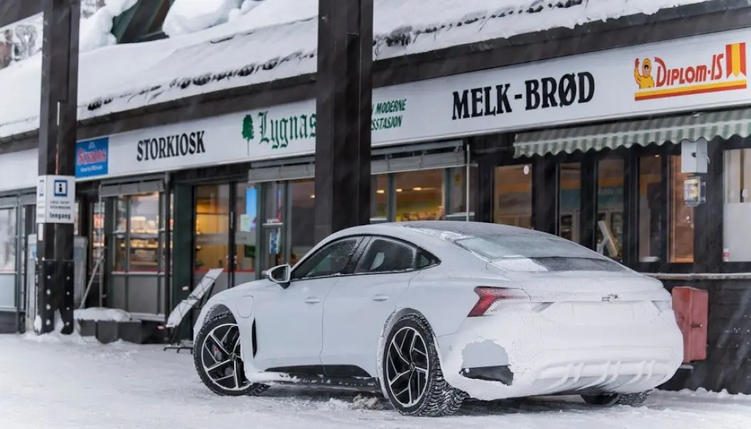 <span class="font-weight-bold" data-lab-font_weight_desktop="font-weight-bold">SIKRINGSKOST: </span>Audi e-tron GT trenger jevnlig påfyll av sikringskost for å levere desserten. <span class="font-weight-bold" data-lab-font_weight_desktop="font-weight-bold">SIKRINGSKOST: </span>Audi e-tron GT trenger jevnlig påfyll av sikringskost for å levere desserten.