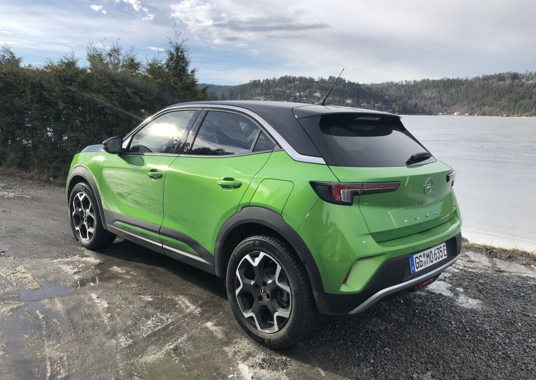<span class=" font-weight-bold" data-lab-font_weight_desktop="font-weight-bold">ELEGANT:</span> Opel har klart å legge inn mange av sine egne designelementer i et karosseri Mokka deler med DS3. Blant baklysene og vindusprofilen. <span class=" font-weight-bold" data-lab-font_weight_desktop="font-weight-bold">ELEGANT:</span> Opel har klart å legge inn mange av sine egne designelementer i et karosseri Mokka deler med DS3. Blant baklysene og vindusprofilen.