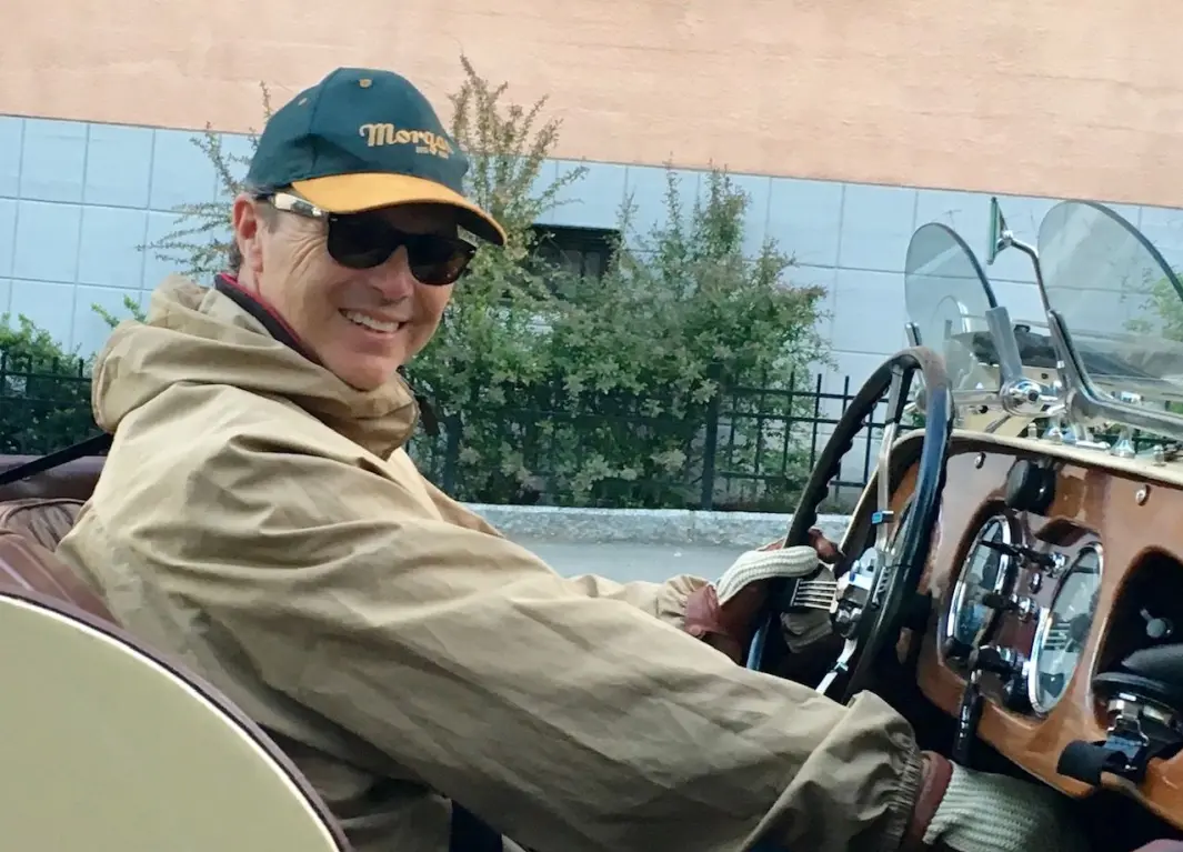 <span class="font-weight-bold" data-lab-font_weight_desktop="font-weight-bold">PANSERVOGN:</span> Knut Fjerdingstad, president i Norsk Morgan klubb, inspiserer motorrommet fordi han synes det er vakkert, ikke fordi han forventer å finne mye galt. <span class="font-weight-bold" data-lab-font_weight_desktop="font-weight-bold">PANSERVOGN:</span> Knut Fjerdingstad, president i Norsk Morgan klubb, inspiserer motorrommet fordi han synes det er vakkert, ikke fordi han forventer å finne mye galt.