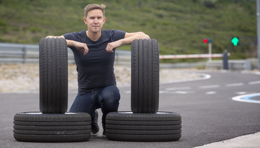 SKEPTISK: Helårsdekk er fortsatt langt etter når det gjelder sikkerhetsnivå på vinterføre, mener dekkeksperten Nils Svärd i magasinet Vi Bilägare. SKEPTISK: Helårsdekk er fortsatt langt etter når det gjelder sikkerhetsnivå på vinterføre, mener dekkeksperten Nils Svärd i magasinet Vi Bilägare.