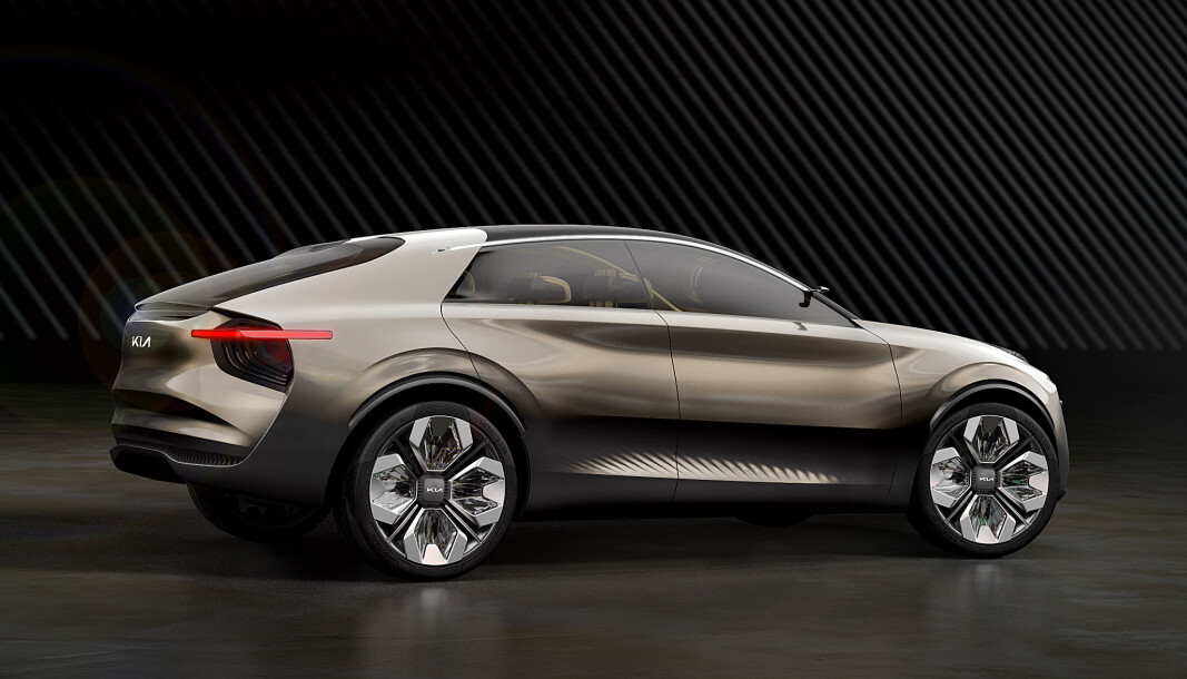 NÆRMER SEG: Kias kommende elbil, EV6, bil basere seg på denne konseptbilen, kalt «imagine by Kia». Den skal følge opp det som er blitt en tradisjon med design i sentrum. NÆRMER SEG: Kias kommende elbil, EV6, bil basere seg på denne konseptbilen, kalt «imagine by Kia». Den skal følge opp det som er blitt en tradisjon med design i sentrum.