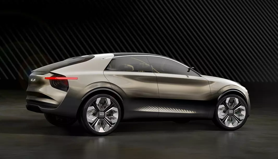 NÆRMER SEG: Kias kommende elbil, EV6, bil basere seg på denne konseptbilen, kalt «imagine by Kia». Den skal følge opp det som er blitt en tradisjon med design i sentrum.