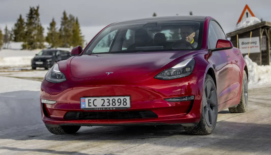 FREMGANG: Tesla leverte ut rekordmange biler i første kvartal, og toppet også registreringsstatistikken i Norge i mars med sin Model 3. FREMGANG: Tesla leverte ut rekordmange biler i første kvartal, og toppet også registreringsstatistikken i Norge i mars med sin Model 3.
