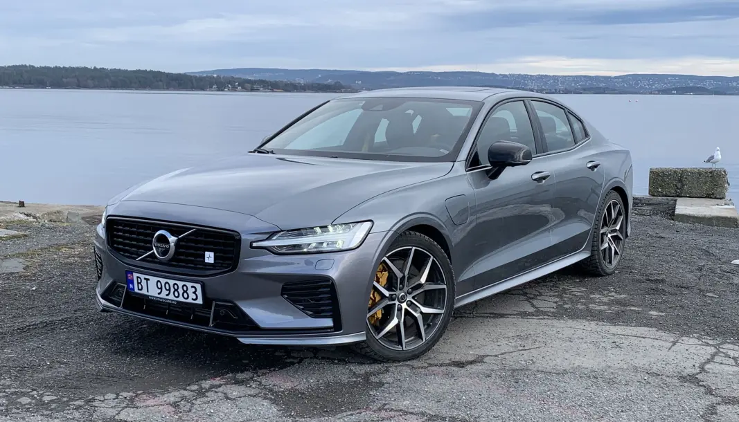 MÅLER FEIL: 2022-modellen av blant andre ladehybriden Volvo S 60 har bensintank av plast som kan gi feil på tankmåleren. MÅLER FEIL: 2022-modellen av blant andre ladehybriden Volvo S 60 har bensintank av plast som kan gi feil på tankmåleren.