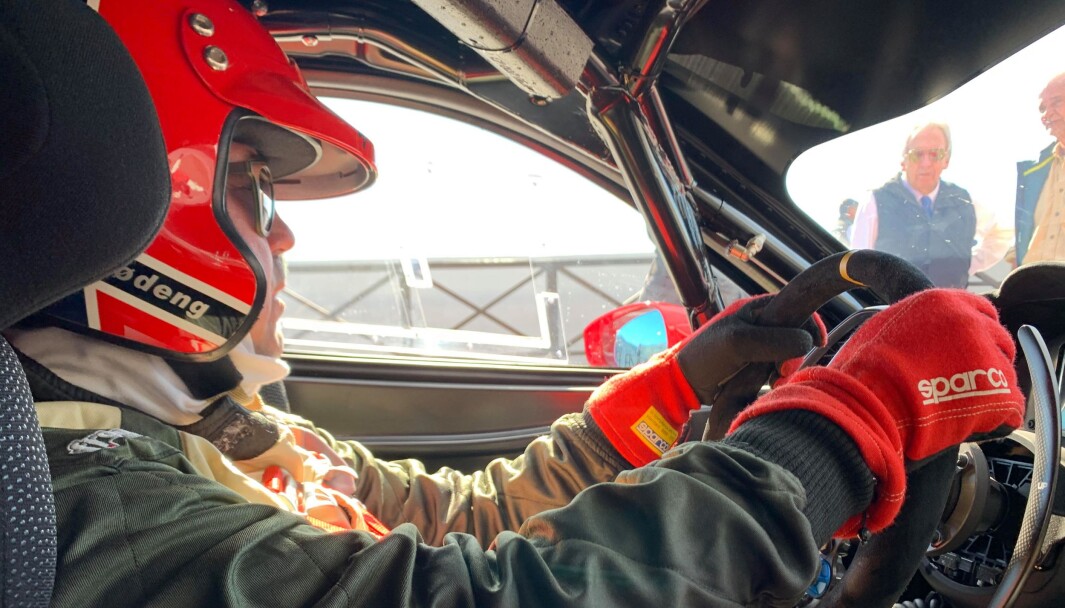 <span class="font-weight-bold" data-lab-font_weight_desktop="font-weight-bold">FERRARI-RITTET: </span>Leif Lødeng har bokstavelig talt lang fartstid som Ferrari-nyter. Han kjøpte sine første Ferrari ny i 2001 og har siden ikke sett seg tilbake. <span class="font-weight-bold" data-lab-font_weight_desktop="font-weight-bold">FERRARI-RITTET: </span>Leif Lødeng har bokstavelig talt lang fartstid som Ferrari-nyter. Han kjøpte sine første Ferrari ny i 2001 og har siden ikke sett seg tilbake.