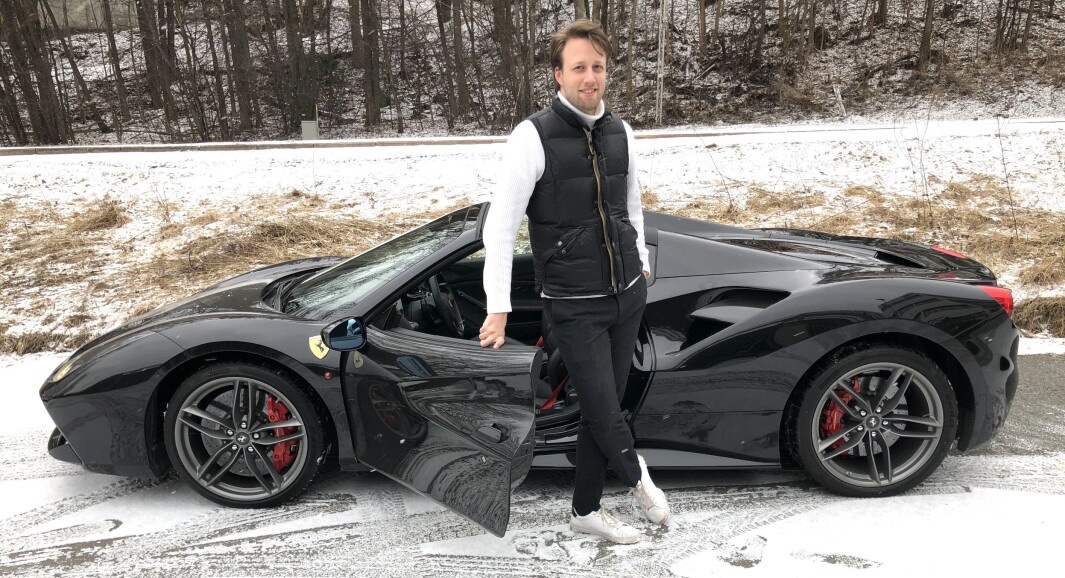 <span class="font-weight-bold" data-lab-font_weight_desktop="font-weight-bold">SIDELENGS:</span> Herman Smidt har gjennom ulike jobber og oppdrag fått bryne seg på forskjellige Ferrari-utgaver. <span class="font-weight-bold" data-lab-font_weight_desktop="font-weight-bold">SIDELENGS:</span> Herman Smidt har gjennom ulike jobber og oppdrag fått bryne seg på forskjellige Ferrari-utgaver.