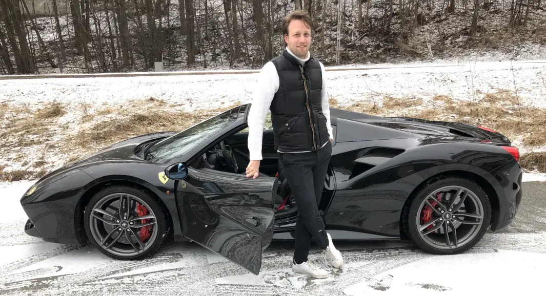 <span class="font-weight-bold" data-lab-font_weight_desktop="font-weight-bold">SIDELENGS:</span> Herman Smidt har gjennom ulike jobber og oppdrag fått bryne seg på forskjellige Ferrari-utgaver. <span class="font-weight-bold" data-lab-font_weight_desktop="font-weight-bold">SIDELENGS:</span> Herman Smidt har gjennom ulike jobber og oppdrag fått bryne seg på forskjellige Ferrari-utgaver.