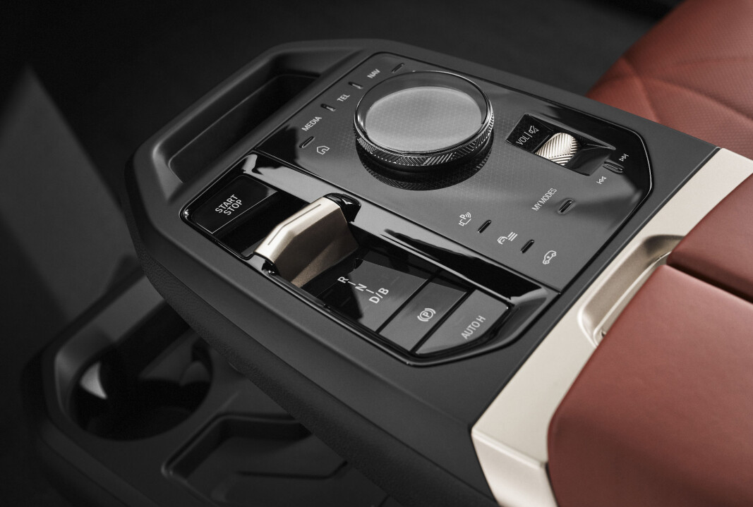 <span class=" font-weight-bold" data-lab-font_weight_desktop="font-weight-bold">HJULET PÅ PLASS:</span> Men ellers er i-Drive-systemet i iX helt nytt, med klargjøring for 5G, skybasert datalagring og en datakapasitet multiplisert med 20. <span class=" font-weight-bold" data-lab-font_weight_desktop="font-weight-bold">HJULET PÅ PLASS:</span> Men ellers er i-Drive-systemet i iX helt nytt, med klargjøring for 5G, skybasert datalagring og en datakapasitet multiplisert med 20.
