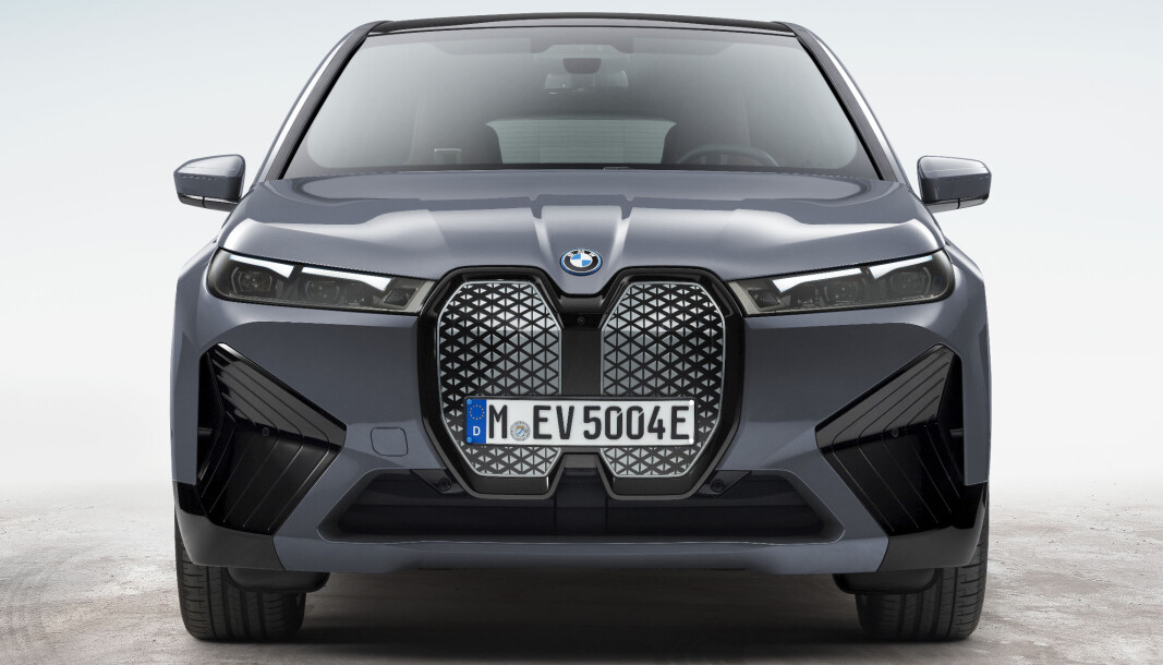FEMTE GENERASJON: iX er BMWs nyeste elektriske satsing, men den vil fortsette å bruke batterier med flytende elektrolytt. FEMTE GENERASJON: iX er BMWs nyeste elektriske satsing, men den vil fortsette å bruke batterier med flytende elektrolytt.