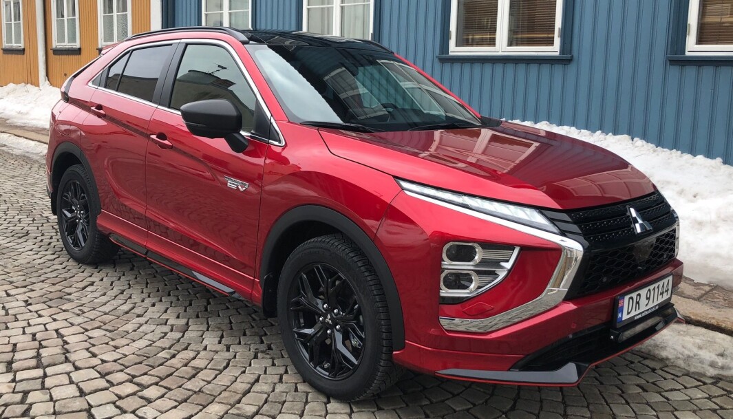 ARVTAKEREN: Mitsubishi Eclipse Cross erstatter den ladbare folkefavoritten Outlander. ARVTAKEREN: Mitsubishi Eclipse Cross erstatter den ladbare folkefavoritten Outlander.