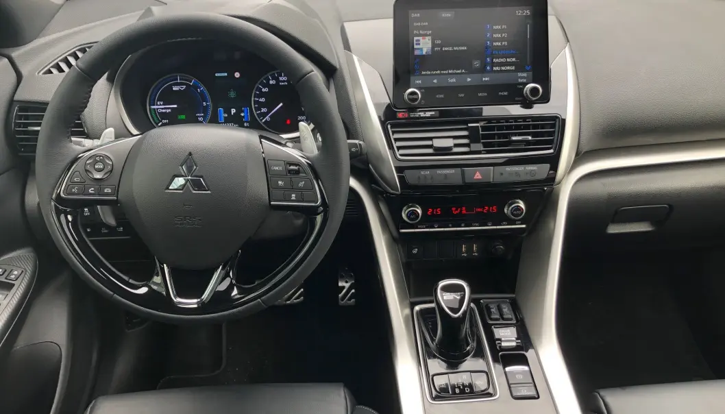 <span class=" font-weight-bold" data-lab-font_weight_desktop="font-weight-bold">KONSERVATIVT:</span> Slett ikke topp moderne, men på den annen side ganske likt en tøff konkurrent som BMW X1, og den sammenlikningen er sikkert ok for Mitsubishi. <span class=" font-weight-bold" data-lab-font_weight_desktop="font-weight-bold">KONSERVATIVT:</span> Slett ikke topp moderne, men på den annen side ganske likt en tøff konkurrent som BMW X1, og den sammenlikningen er sikkert ok for Mitsubishi.