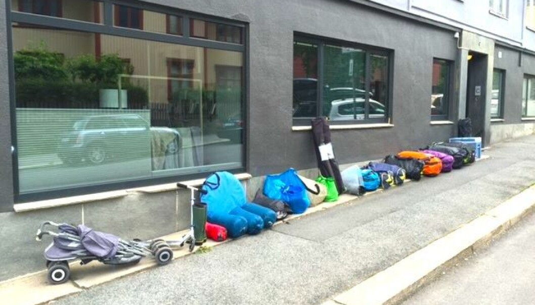 <span class="font-weight-bold" data-lab-font_weight_desktop="font-weight-bold">FERIESTÆSJET: </span>Når familien Strand i Oslo skal på en av sine mange spontanturer skjønner naboene hva som er på ferde bare ved å kaste et blikk på gaten – før mor eller far ruller fram stasjonsvognen. <span class="font-weight-bold" data-lab-font_weight_desktop="font-weight-bold">FERIESTÆSJET: </span>Når familien Strand i Oslo skal på en av sine mange spontanturer skjønner naboene hva som er på ferde bare ved å kaste et blikk på gaten – før mor eller far ruller fram stasjonsvognen.