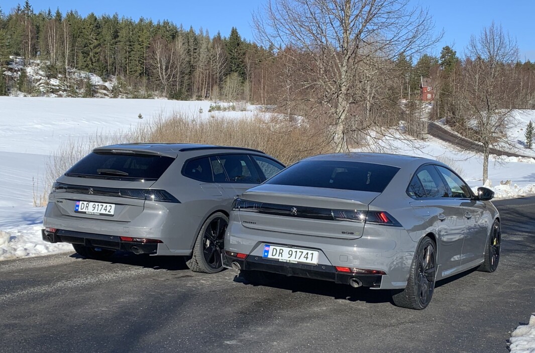 <span class=" font-weight-bold" data-lab-font_weight_desktop="font-weight-bold">VELG SELV: </span>Famileforelder-alibi, til venstre, eller ren entusiastbil med sportscoupé-assosiasjoner, til høyre: Begge gir en god dose kjøreglede. <span class=" font-weight-bold" data-lab-font_weight_desktop="font-weight-bold">VELG SELV: </span>Famileforelder-alibi, til venstre, eller ren entusiastbil med sportscoupé-assosiasjoner, til høyre: Begge gir en god dose kjøreglede.