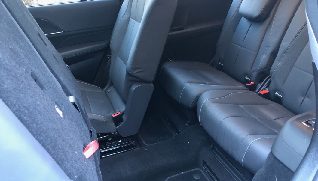 <span class=" font-weight-bold" data-lab-font_weight_desktop="font-weight-bold">ROMSLIG:</span> I Mercedes GLS er det faktisk helt greit for en voksen å ta en dagstur i de to bakerste av sju seter. <span class=" font-weight-bold" data-lab-font_weight_desktop="font-weight-bold">ROMSLIG:</span> I Mercedes GLS er det faktisk helt greit for en voksen å ta en dagstur i de to bakerste av sju seter.