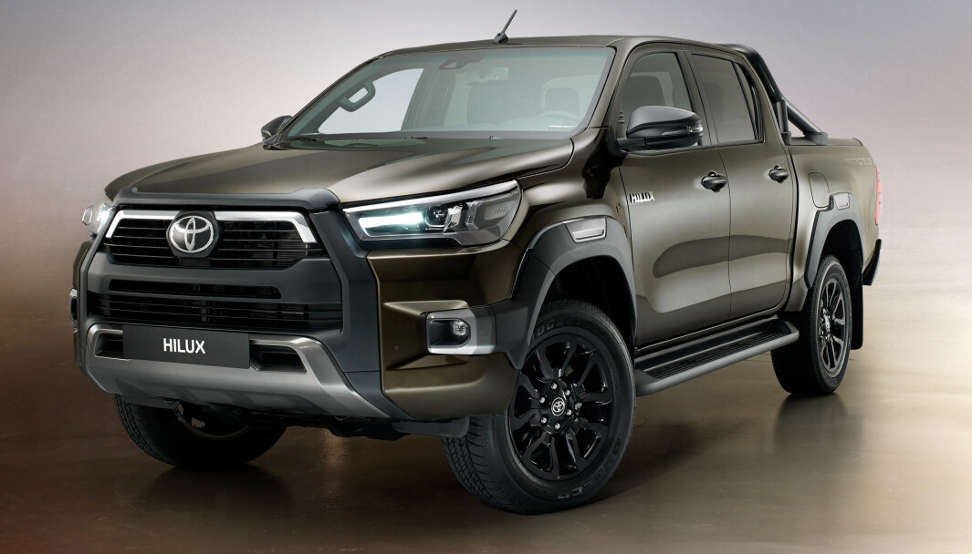 PLUKKER OPP KUNDER: Toyota Hilux ble vist i oppdatert utgave i 2020, og nå har utleveringen startet i Norge. PLUKKER OPP KUNDER: Toyota Hilux ble vist i oppdatert utgave i 2020, og nå har utleveringen startet i Norge.