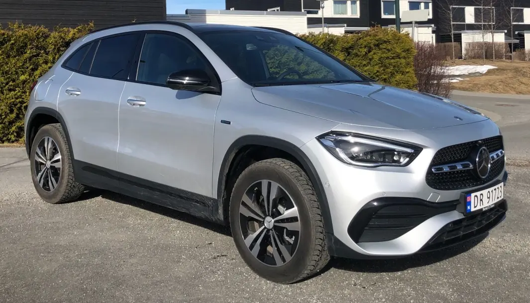 LITT ELEKTRISK: Mercedes GLA går fint over fem mil på strøm en kald marsdag. LITT ELEKTRISK: Mercedes GLA går fint over fem mil på strøm en kald marsdag.