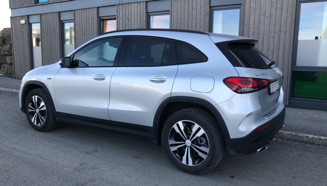 <span class=" font-weight-bold" data-lab-font_weight_desktop="font-weight-bold">MER B ENN A:</span> Modellbetegnelsen GLA tilsier at dette er en A-klasse med litt SUV-preg. Men dette er utvilsomt en B-klasse med litt SUV-preg- <span class=" font-weight-bold" data-lab-font_weight_desktop="font-weight-bold">MER B ENN A:</span> Modellbetegnelsen GLA tilsier at dette er en A-klasse med litt SUV-preg. Men dette er utvilsomt en B-klasse med litt SUV-preg-