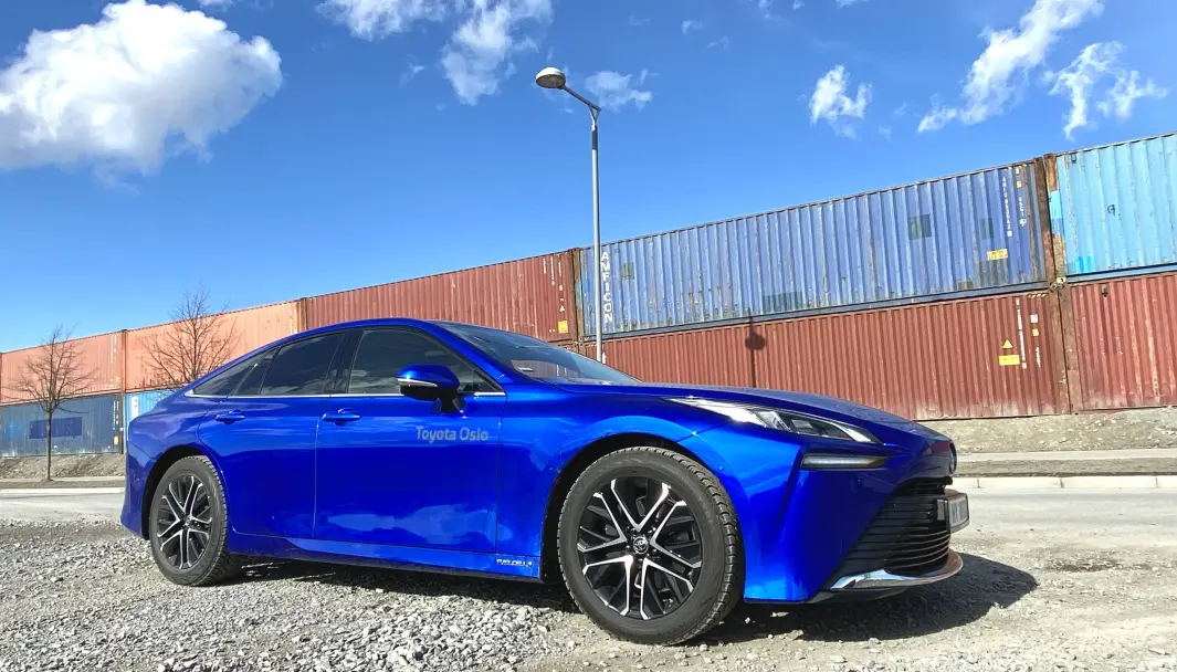 LINJELEKKER: Nye Toyota Mirai har et kraftig forbedret design, men er knapt en bil som treffer norske bilkjøpere på hjemmebane. LINJELEKKER: Nye Toyota Mirai har et kraftig forbedret design, men er knapt en bil som treffer norske bilkjøpere på hjemmebane.