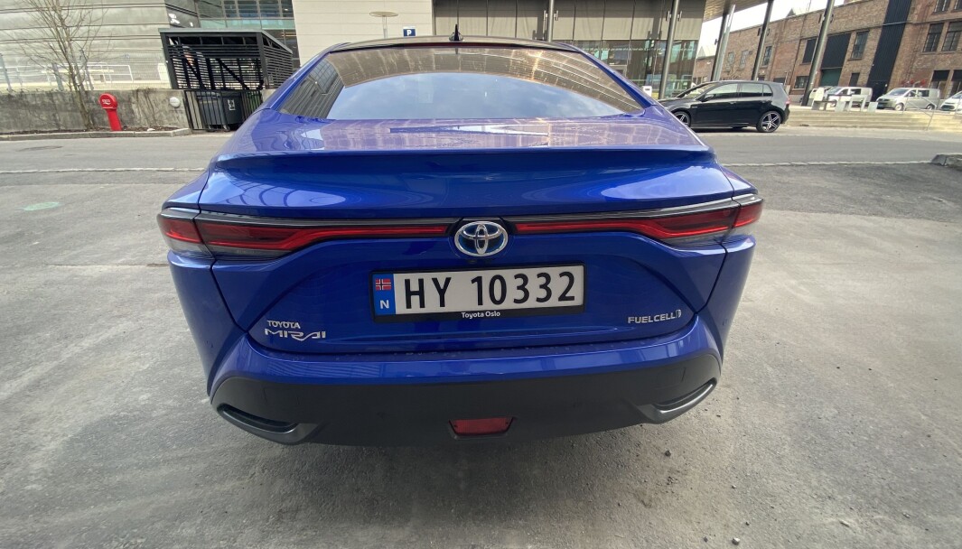 <span class="font-weight-bold" data-lab-font_weight_desktop="font-weight-bold">NYSTUSSET TOYOTA-HEKK:</span> Borte er haifinnen fra første generasjon Mirai. <span class="font-weight-bold" data-lab-font_weight_desktop="font-weight-bold">NYSTUSSET TOYOTA-HEKK:</span> Borte er haifinnen fra første generasjon Mirai.