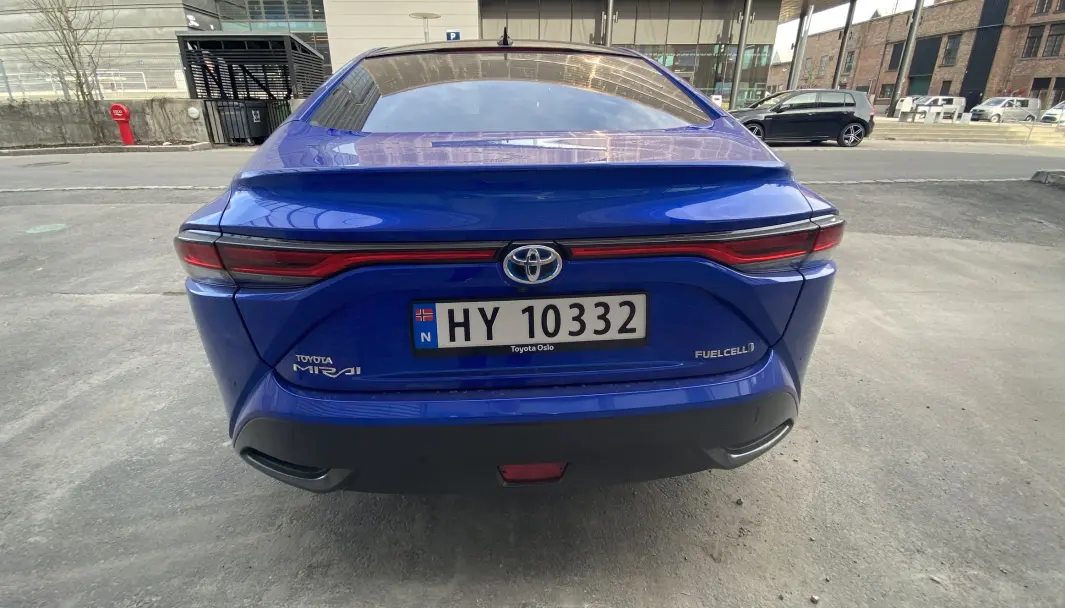 <span class="font-weight-bold" data-lab-font_weight_desktop="font-weight-bold">NYSTUSSET TOYOTA-HEKK:</span> Borte er haifinnen fra første generasjon Mirai. <span class="font-weight-bold" data-lab-font_weight_desktop="font-weight-bold">NYSTUSSET TOYOTA-HEKK:</span> Borte er haifinnen fra første generasjon Mirai.