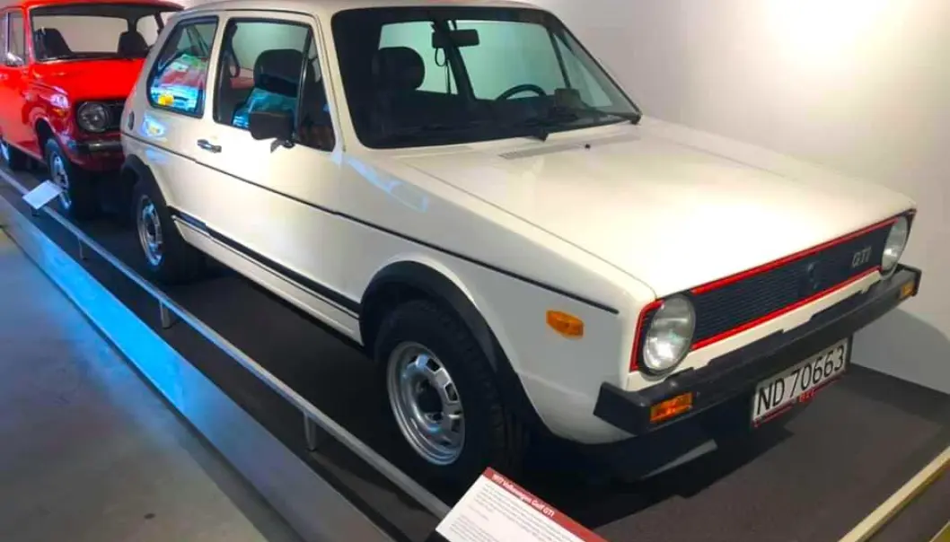 <span class="font-weight-bold" data-lab-font_weight_desktop="font-weight-bold">SHOWBIL:</span> Øyvind Kjekas 1978-modell Golf GTi står utstilt hos Norsk Vegmuseum på Hunderfossen rett nord for Lillehammer. <span class="font-weight-bold" data-lab-font_weight_desktop="font-weight-bold">SHOWBIL:</span> Øyvind Kjekas 1978-modell Golf GTi står utstilt hos Norsk Vegmuseum på Hunderfossen rett nord for Lillehammer.