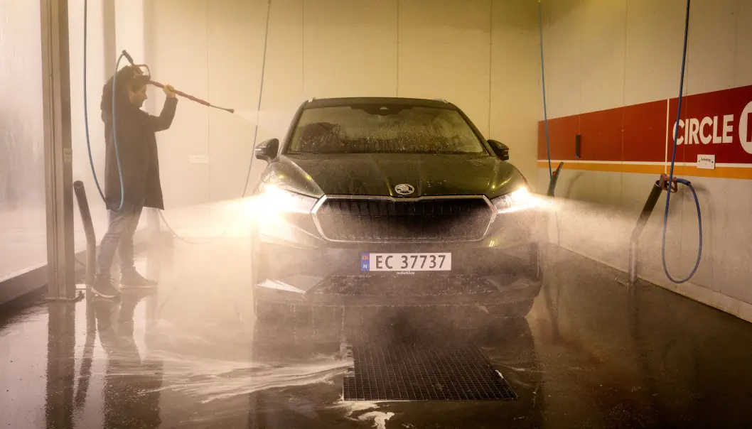 <span class="font-weight-bold" data-lab-font_weight_desktop="font-weight-bold">SPYL AV:</span> Det kan være smarte å spyle den verste skitten av bilen først hvis du vil ta bilen i maskinvask. <span class="font-weight-bold" data-lab-font_weight_desktop="font-weight-bold">SPYL AV:</span> Det kan være smarte å spyle den verste skitten av bilen først hvis du vil ta bilen i maskinvask.