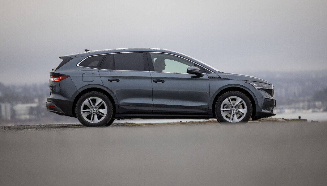<span class=" font-weight-bold" data-lab-font_weight_desktop="font-weight-bold">ELEGANT</span>: Enyaq har klare trekk fra sin fossile SUV-bror Kodiaq, men framstår med selvsikkerhet og muskler. <span class=" font-weight-bold" data-lab-font_weight_desktop="font-weight-bold">ELEGANT</span>: Enyaq har klare trekk fra sin fossile SUV-bror Kodiaq, men framstår med selvsikkerhet og muskler.