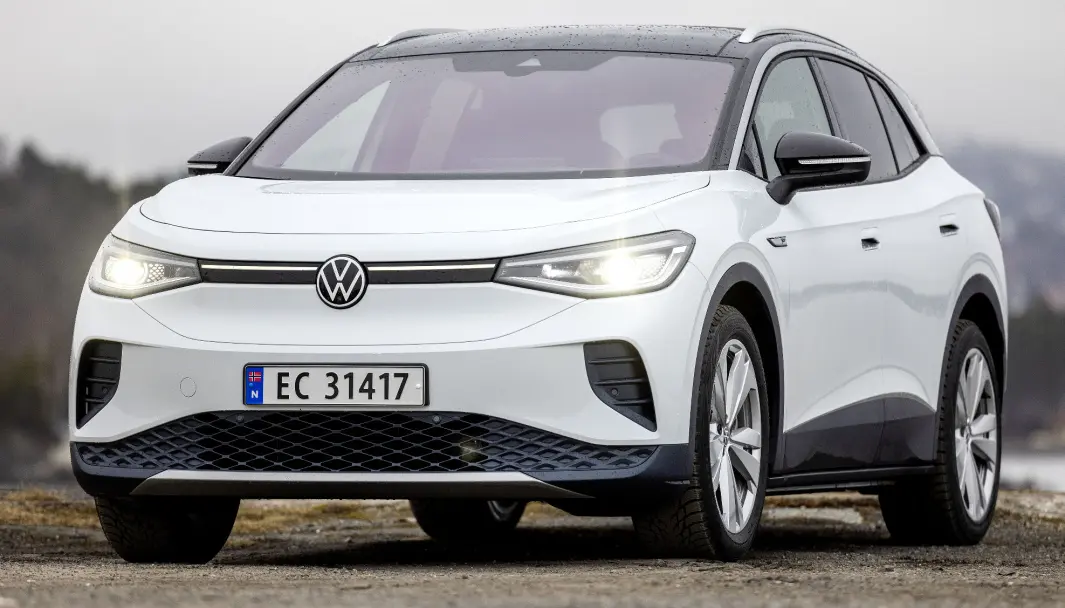 MER ENN EN OPPBLÅST ID.3: Vel er fronten mer av det samme, men VW har klart å gi ID.4 en egen karakter. MER ENN EN OPPBLÅST ID.3: Vel er fronten mer av det samme, men VW har klart å gi ID.4 en egen karakter.