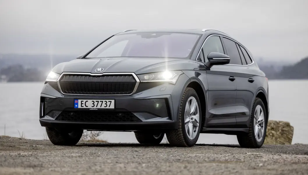 <span class=" font-weight-bold" data-lab-font_weight_desktop="font-weight-bold">GRILL? </span>Vi liker mye ved utseendet til Enyaq, men forstår ikke poenget med at en splitter ny elbil skal ha en kunstig grill. <span class=" font-weight-bold" data-lab-font_weight_desktop="font-weight-bold">GRILL? </span>Vi liker mye ved utseendet til Enyaq, men forstår ikke poenget med at en splitter ny elbil skal ha en kunstig grill.