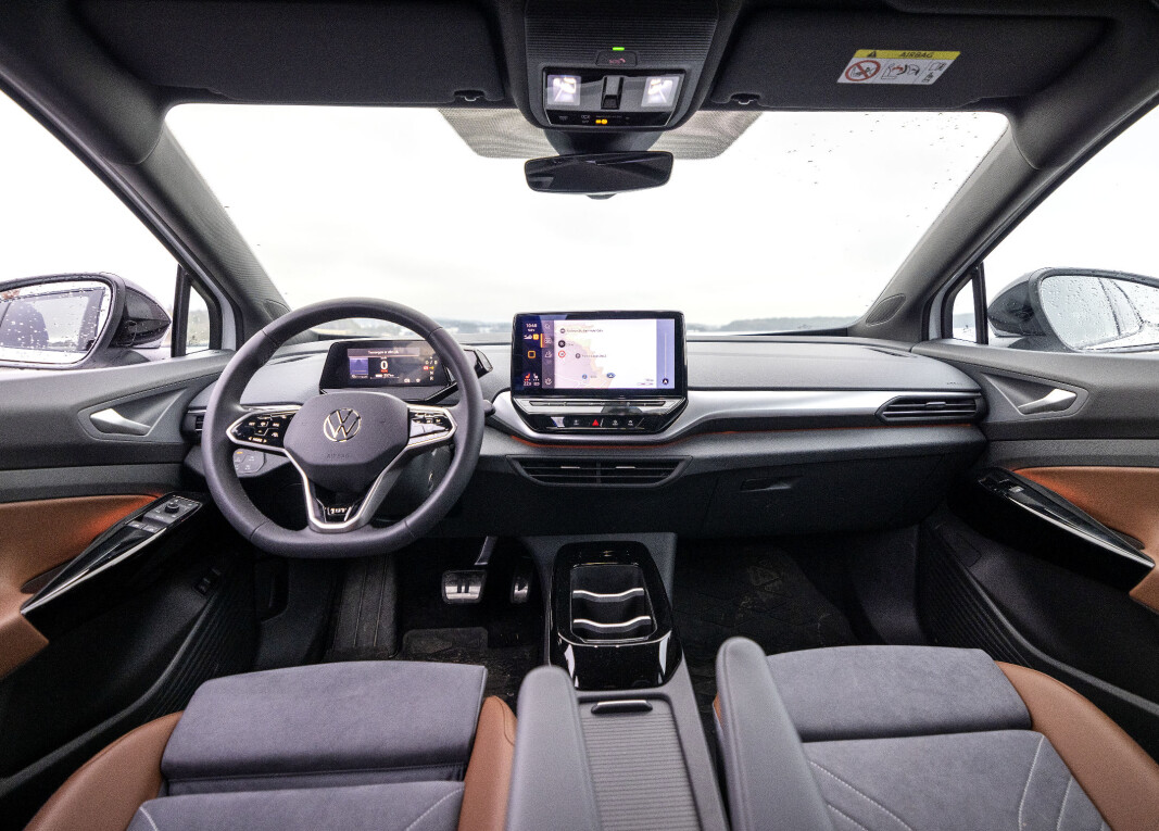 <span class=" font-weight-bold" data-lab-font_weight_desktop="font-weight-bold">ENKELT:</span> Med unntak av logoen er det ikke mye å kjenne igjen for Passat- eller Tiguan-eiere. Likevel: Her er mye og nyttig funksjonalitet, men det kunne vært bedre organisert og mer brukervennlig. <span class=" font-weight-bold" data-lab-font_weight_desktop="font-weight-bold">ENKELT:</span> Med unntak av logoen er det ikke mye å kjenne igjen for Passat- eller Tiguan-eiere. Likevel: Her er mye og nyttig funksjonalitet, men det kunne vært bedre organisert og mer brukervennlig.