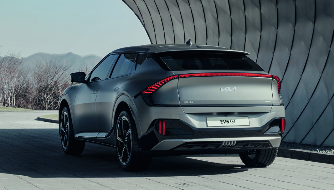<span class=" font-weight-bold" data-lab-font_weight_desktop="font-weight-bold">LIGNER INGEN:</span> Designer Karim Habib har fått utfolde seg på tegnebrettet - Kia EV6 har en markant og egenartet fremtoning, ulikt alt annet. <span class=" font-weight-bold" data-lab-font_weight_desktop="font-weight-bold">LIGNER INGEN:</span> Designer Karim Habib har fått utfolde seg på tegnebrettet - Kia EV6 har en markant og egenartet fremtoning, ulikt alt annet.