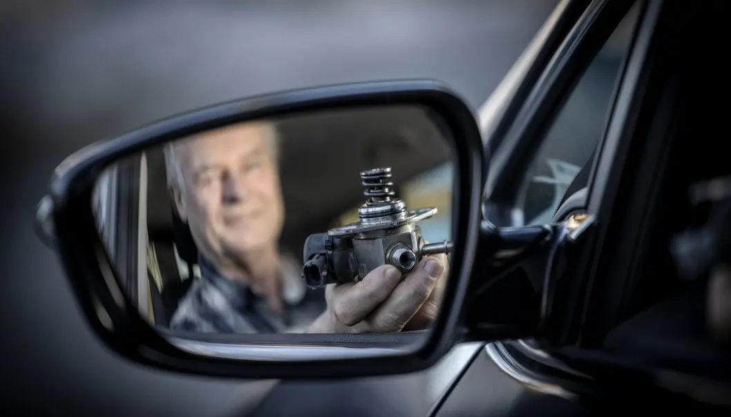 BRØK-DEL: Hans Otto Johansen med pumpa som Kia ville ha 21.000 kroner – og som kostet 3000 kroner på eBay. BRØK-DEL: Hans Otto Johansen med pumpa som Kia ville ha 21.000 kroner – og som kostet 3000 kroner på eBay.