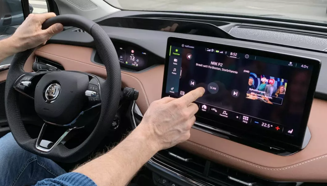 FIKLE, FIKLE: Vi Bilägares sjefsredaktør tar et kraftig oppgjør med skjermene som tar oppmerksomheten bort fra veien.