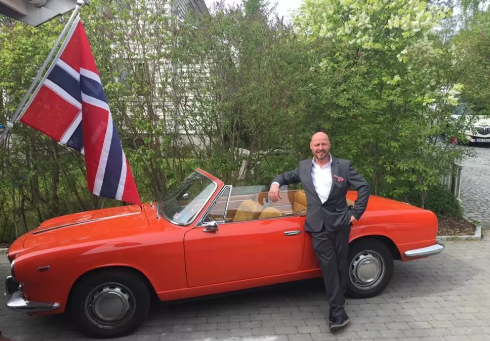 BRANNBIL: Gunnar Torsvik i Oslo har for lengst konkludert med at sommeren blir litt gladere i førersetet på en åpen, italiener av typen Lancia Flavia Vignale.