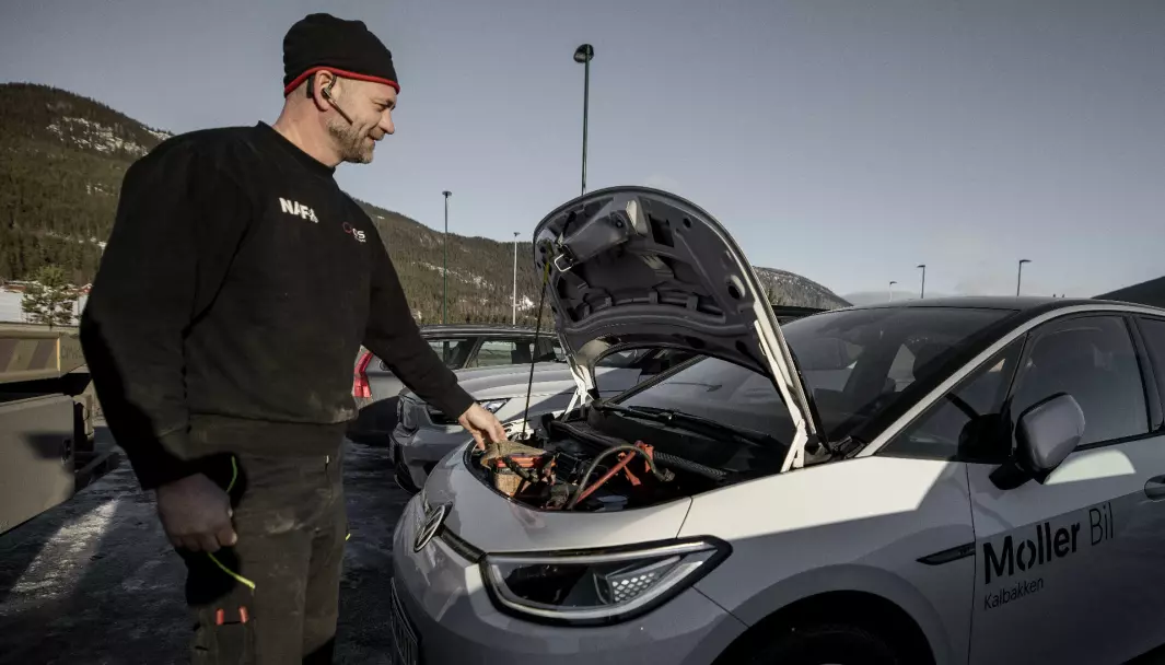 BARE SMIL: Bilberger Trond Sjølie i aksjon på en VW ID.3 under Motor og NAFs rekkeviddetest tidligere i år.