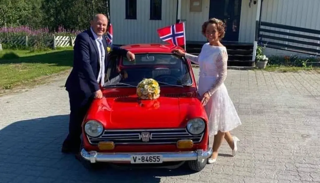 <span class="font-weight-bold" data-lab-font_weight_desktop="font-weight-bold">HONDA-BRYLLUP: </span>Remy og Hilde Simonsen ble ektepar i fjor sommer og brukte hennes Honda N600 som brudepike, nei: bryllupsbil. Knøttet er visstnok den første Hondaen som ble importert til landet. <span class="font-weight-bold" data-lab-font_weight_desktop="font-weight-bold">HONDA-BRYLLUP: </span>Remy og Hilde Simonsen ble ektepar i fjor sommer og brukte hennes Honda N600 som brudepike, nei: bryllupsbil. Knøttet er visstnok den første Hondaen som ble importert til landet.