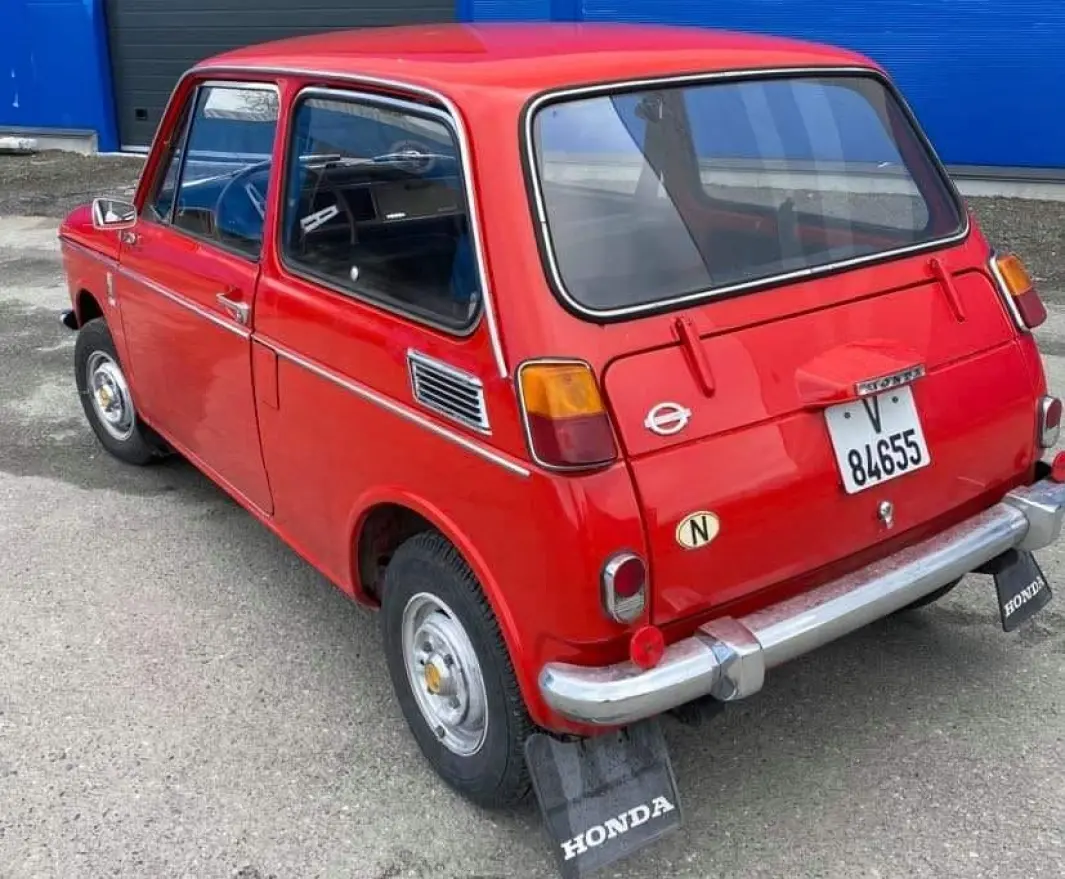 <span class="font-weight-bold" data-lab-font_weight_desktop="font-weight-bold">RØDFIS:</span> Hilde Simonsen i Troms er stolt eier av en vakker, liten Honda fra en tid små biler var populære i Norge. <span class="font-weight-bold" data-lab-font_weight_desktop="font-weight-bold">RØDFIS:</span> Hilde Simonsen i Troms er stolt eier av en vakker, liten Honda fra en tid små biler var populære i Norge.