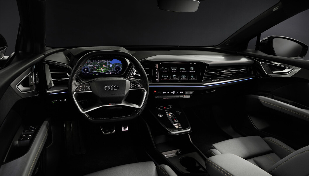 <span class=" font-weight-bold" data-lab-font_weight_desktop="font-weight-bold">KLASSISK: </span>Instrumentpanelet har mange klassiske Audi-elementer, men også mye nytt. Blant annet er det skapt mye oppbevaringsplass i midtkonsoll og dørlommer. <span class=" font-weight-bold" data-lab-font_weight_desktop="font-weight-bold">KLASSISK: </span>Instrumentpanelet har mange klassiske Audi-elementer, men også mye nytt. Blant annet er det skapt mye oppbevaringsplass i midtkonsoll og dørlommer.
