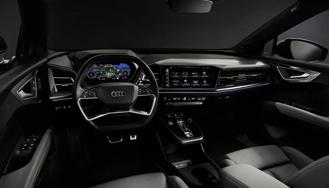 <span class=" font-weight-bold" data-lab-font_weight_desktop="font-weight-bold">KLASSISK: </span>Instrumentpanelet har mange klassiske Audi-elementer, men også mye nytt. Blant annet er det skapt mye oppbevaringsplass i midtkonsoll og dørlommer. <span class=" font-weight-bold" data-lab-font_weight_desktop="font-weight-bold">KLASSISK: </span>Instrumentpanelet har mange klassiske Audi-elementer, men også mye nytt. Blant annet er det skapt mye oppbevaringsplass i midtkonsoll og dørlommer.