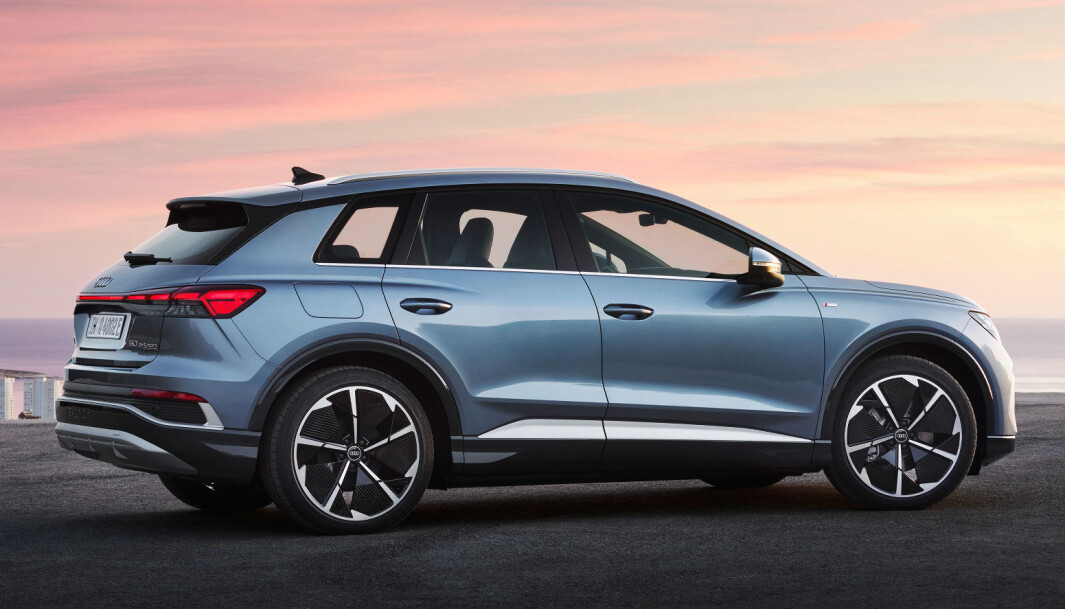 <span class=" font-weight-bold" data-lab-font_weight_desktop="font-weight-bold">SØSKENLIKHET?</span> Q4 e-tron er i prinsippet samme bil som Skoda Enyaq og VW ID.4, men skiller seg likevel ut designmessig. <span class=" font-weight-bold" data-lab-font_weight_desktop="font-weight-bold">SØSKENLIKHET?</span> Q4 e-tron er i prinsippet samme bil som Skoda Enyaq og VW ID.4, men skiller seg likevel ut designmessig.